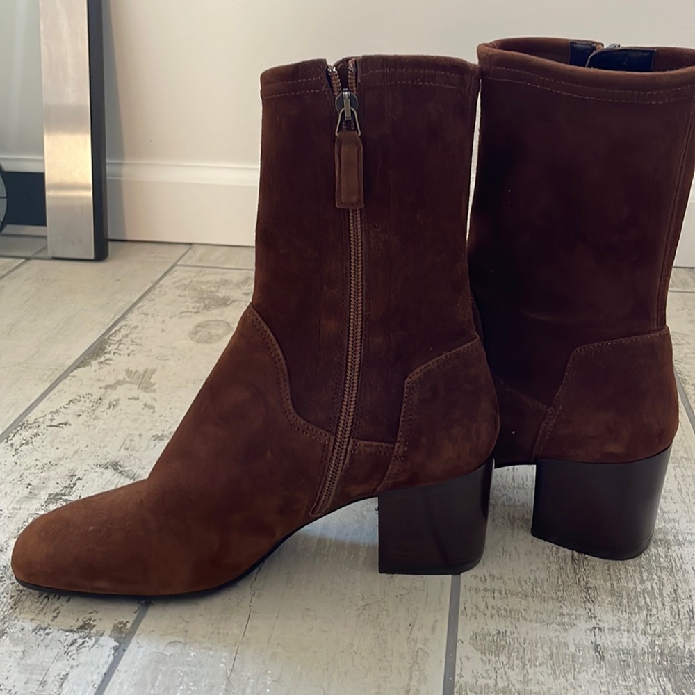 Beautiful Aquatalia suede leather dress boots